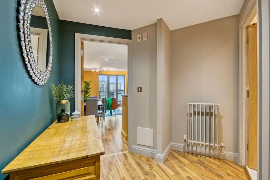 2 Bed Docklands Apt- 02 & Excel Appartamento