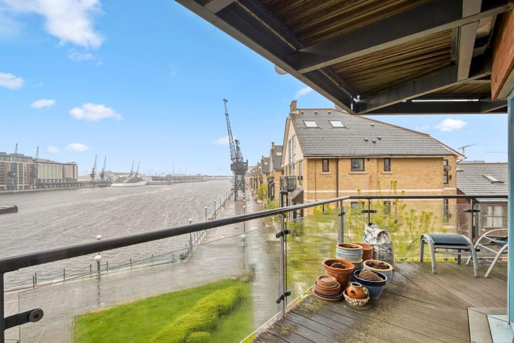 Appartamento 2 Bed Docklands Apt- 02 & Excel *
