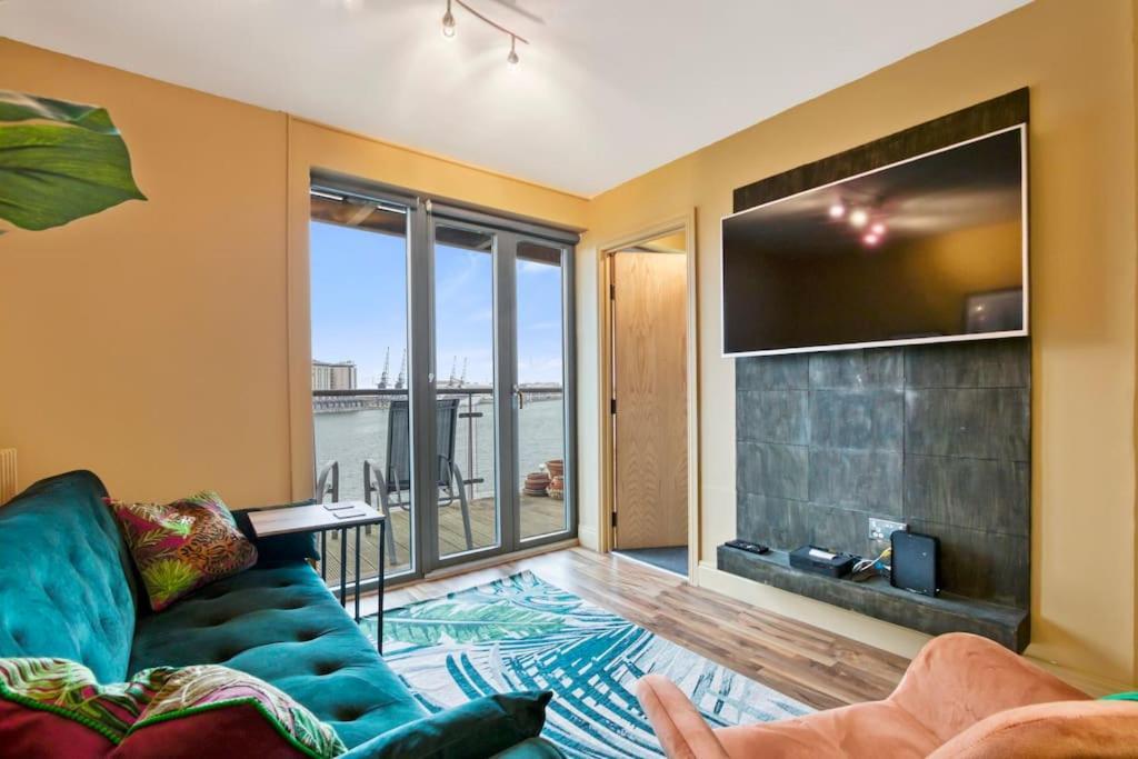2 Bed Docklands Apt- 02 & Excel Apartament