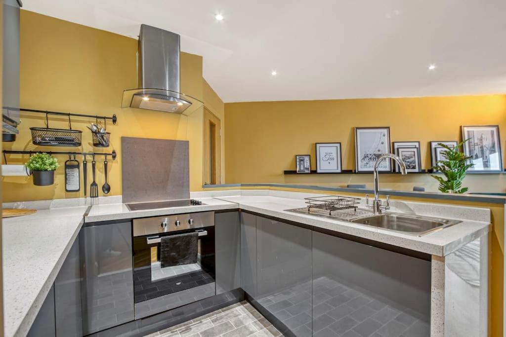 Apartament 2 Bed Docklands Apt- 02 & Excel Londra