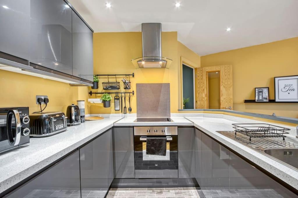 2 Bed Docklands Apt- 02 & Excel Apartament *